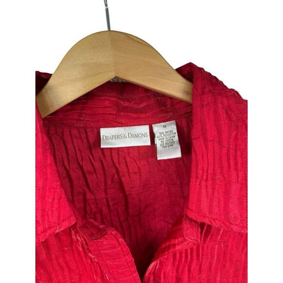 Draper’s And Damon’s Red Crinkle Shimmer Button Up Top Womens Size 1XL - Picture 2 of 7